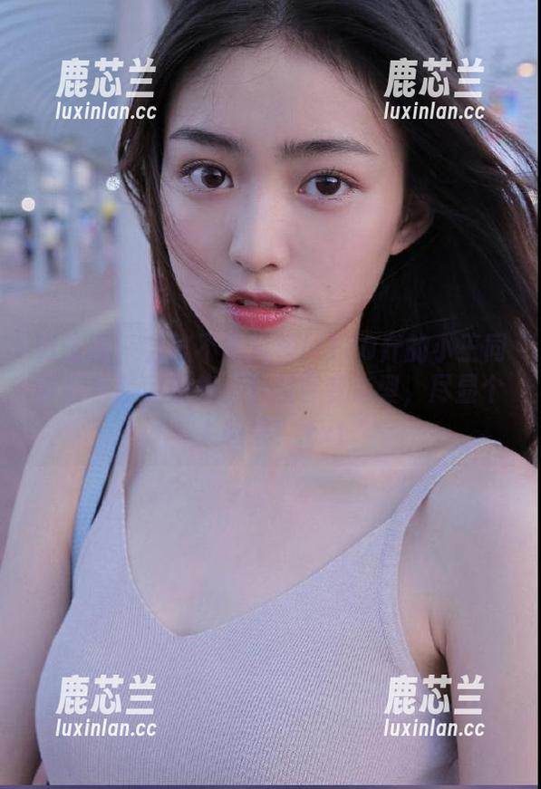 微密圈 - 尝试不同风格！120斤的小王同学红色套装图集，下载百变造型，尽显个人风采！.txt