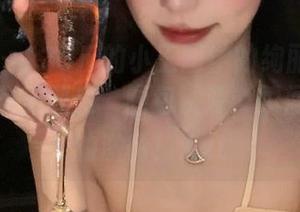 微密圈 - 120斤的小王同学的绚丽转身：揭秘“女王恶魔”图包资源，瞬间点燃你的激情！.txt