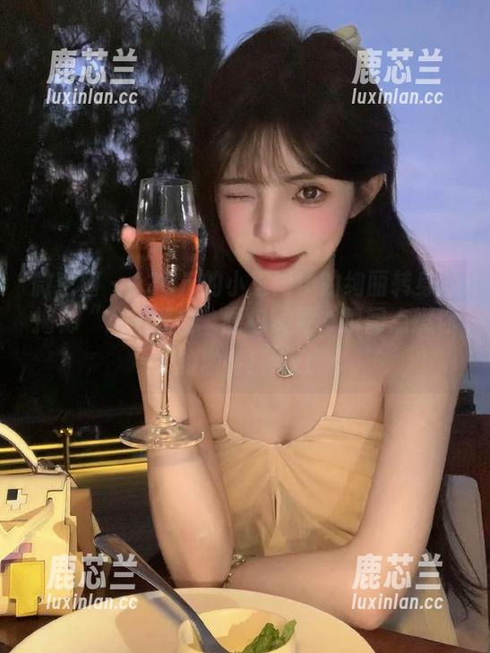 微密圈 - 120斤的小王同学的绚丽转身：揭秘“女王恶魔”图包资源，瞬间点燃你的激情！.txt