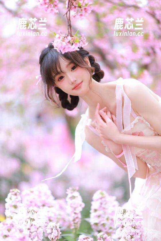 Bangni邦尼亲自分享反差JK泳装原图：让我们一起欣赏这份自嘲之美！.txt