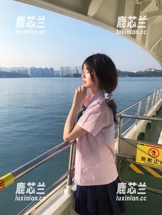 Feilin嗲囡囡 - 周大萌蟊如何用油亮写真展现自我？网盘分享让你获取灵感！.txt