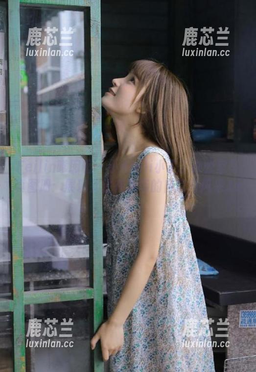 Feilin嗲囡囡 - 小Kaili小丁丁办公室写真图册：展现女性在职场的自信与风采.txt