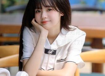 GIRLT果团网 - 揭开little贝壳喵私房短裙背后的故事，美图与幽默并存的真实瞬间.txt