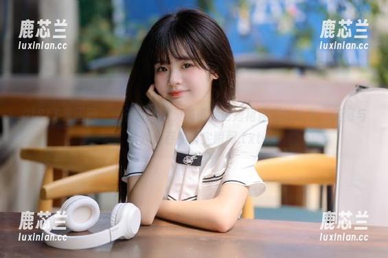 GIRLT果团网 - 揭开little贝壳喵私房短裙背后的故事，美图与幽默并存的真实瞬间.txt