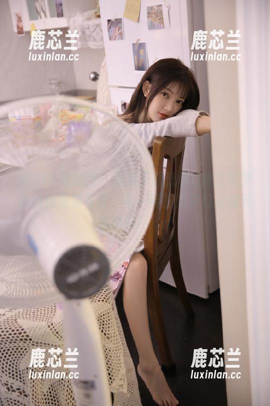 GIRLT果团网 - 高清下载蜜桃Q妹儿绘梦般的连衣裙写真，每一幅都是梦幻般的美丽瞬间！.txt