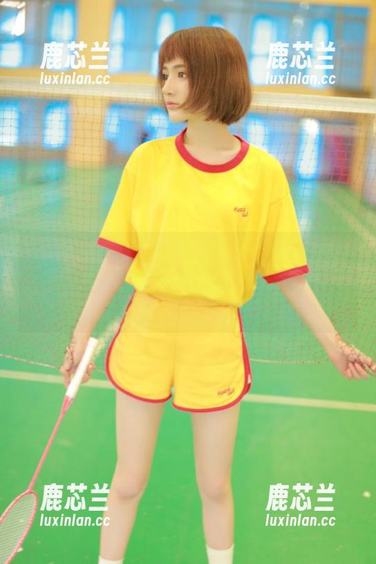 HuaYang花漾 - 想要时尚灵感？Cris_卓娅祺免费套图，套装写真让你眼前一亮！.txt