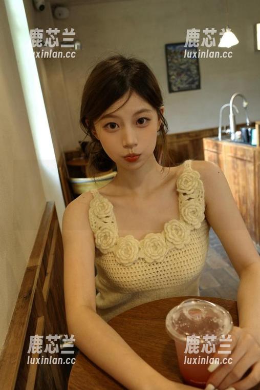 HuaYang花漾 - 宋KiKi泳装写真集：高清记录夏日海滩的魅力，畅享无忧无虑的青春时光.txt