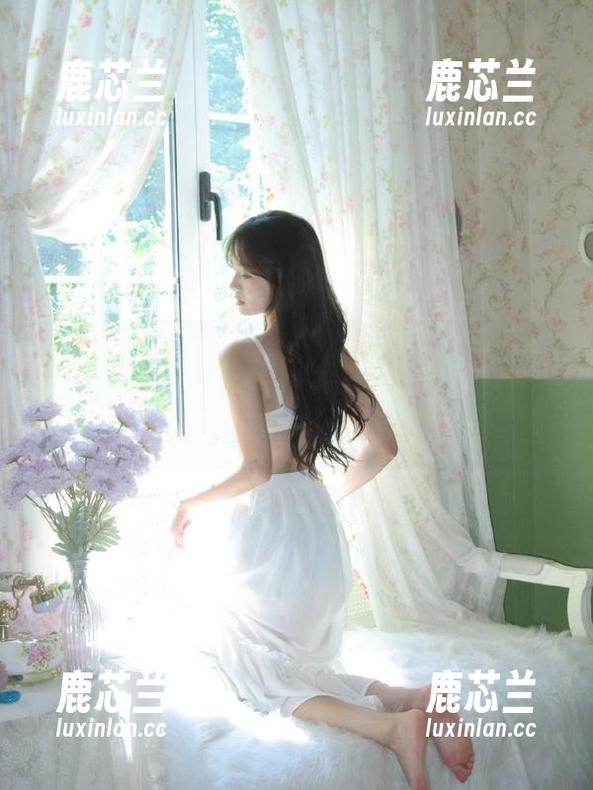 HuaYang花漾 - 张思允Nice裤里丝写真作品集：跟随她的原图进入时尚世界！.txt