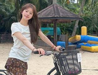 HuaYang花漾 - 许诺Sabrina夏天的秘密：无圣光效果下艺术感满满的套图，唤醒你对生活的热爱.txt
