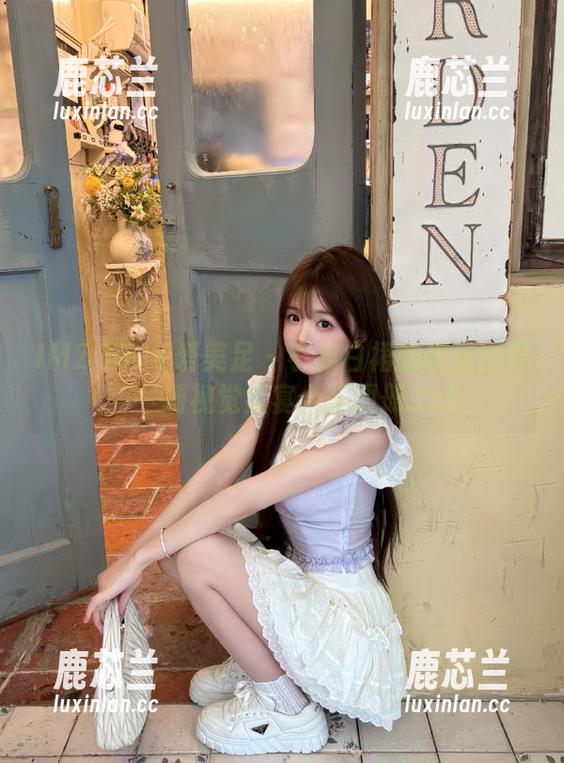 IMZSOCK爱美足 - 小雅白裙的优雅世界：一场视觉盛宴合集图册.txt