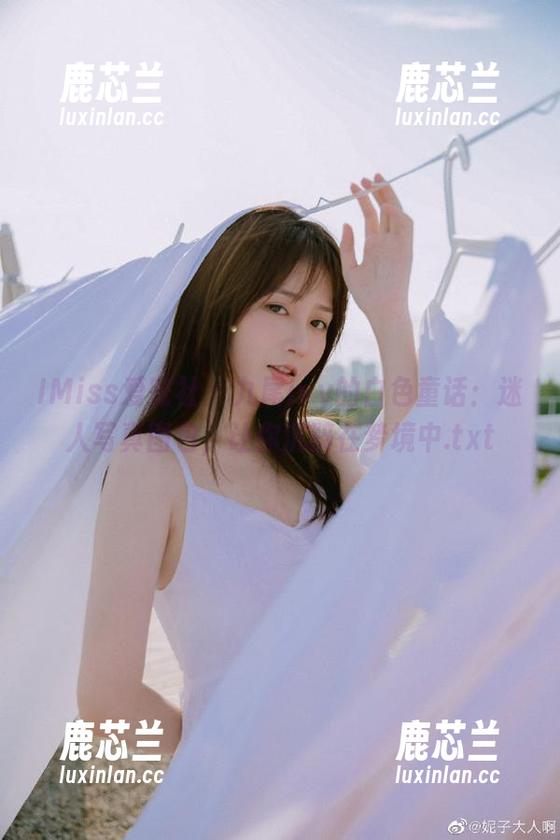 IMiss爱蜜社-九尾Ivy IMiss爱蜜社 - 九尾Ivy的白色童话:迷人写真图包,让你沉醉在梦境中.txt