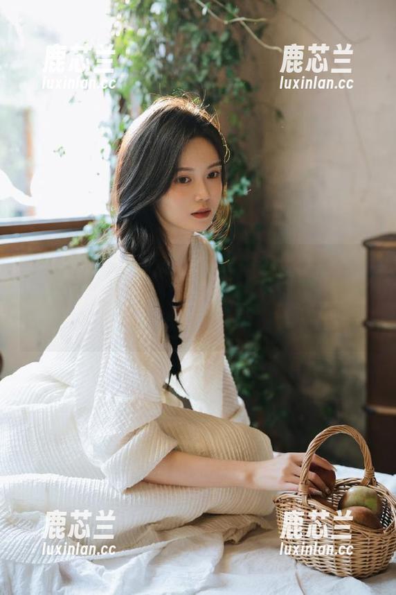 IMiss爱蜜社 - 细腻之美，观看杨紫嫣candy厨娘的写真原图，感受她在厨房的无限魅力！.txt