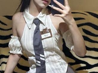 ISS山茶摄影 - 无需修饰！毕老师女神写真合集：无圣光照耀下的完美瞬间！.txt