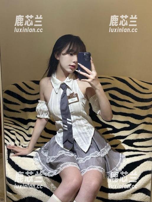 ISS山茶摄影-毕老师 ISS山茶摄影 - 无需修饰!毕老师女神写真合集:无圣光照耀下的完美瞬间!.txt