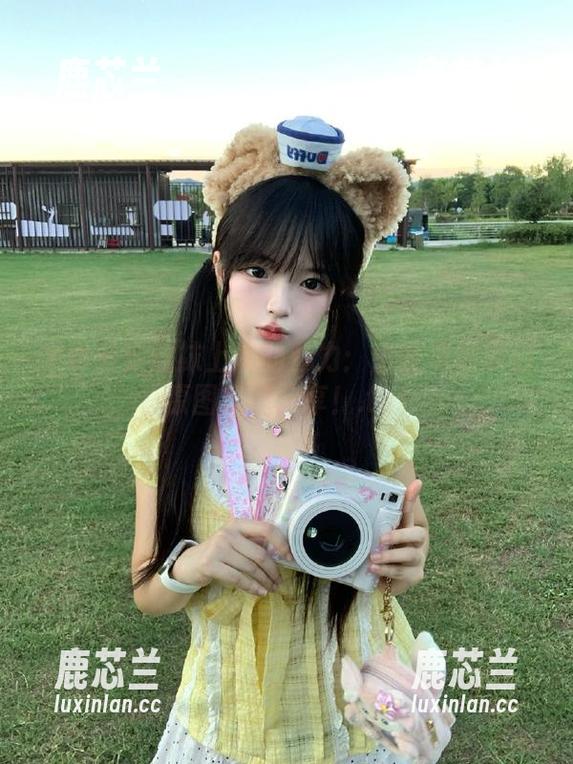 学妹爱穿丝袜上课的魅力：山茶摄影原创原图资源分享！.txt