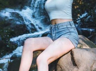 微密圈 - July芝岚无圣光写真图包,油亮细腻捕捉她的动人瞬间.txt