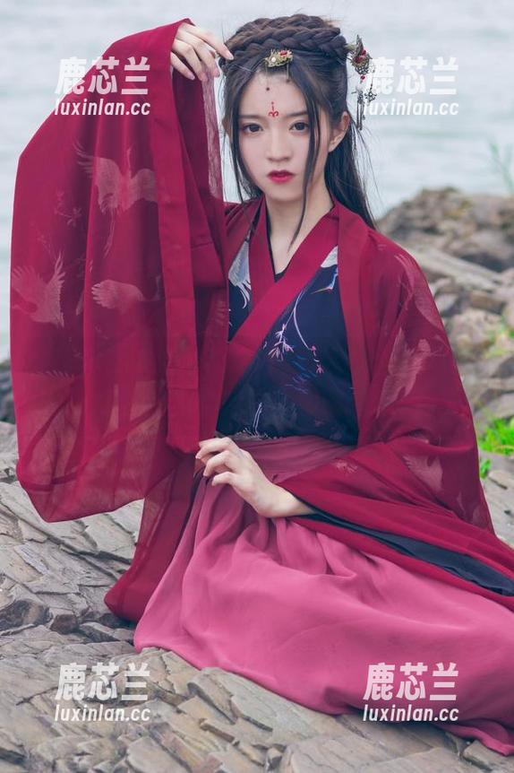 探索Kettoe心动之时，体验无圣光写真中的细腻情感与真实瞬间.txt