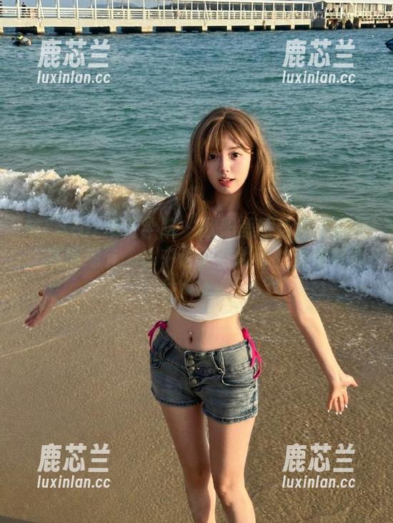 MFStar模范学院 - 欧阳美萱泳池写真集：高清细节，水中仙子召唤你的热情与向往！.txt