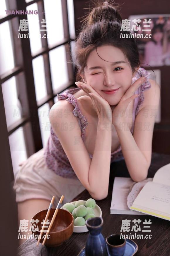 MFStar模范学院 - 看程程CC婚纱写真，壁纸作品中的梦幻与现实交织的视觉盛宴.txt