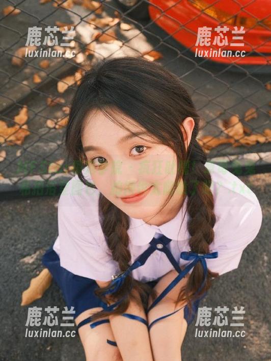 MFStar模范学院 - 疯狂吐槽！草莓兔兔私拍浴室图包，拍得也太随意了吧？.txt