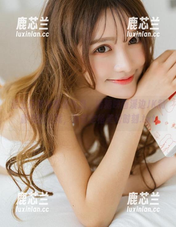 泥土芬芳与青春气息，喵糖映画溪边JK制服美图下载，为你定格美好时刻.txt