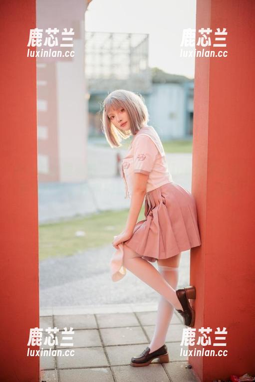 MintYe薄荷叶 - Lunana_lee的无圣光居家写真，轻松捕捉生活之美，让人倍感亲切.txt