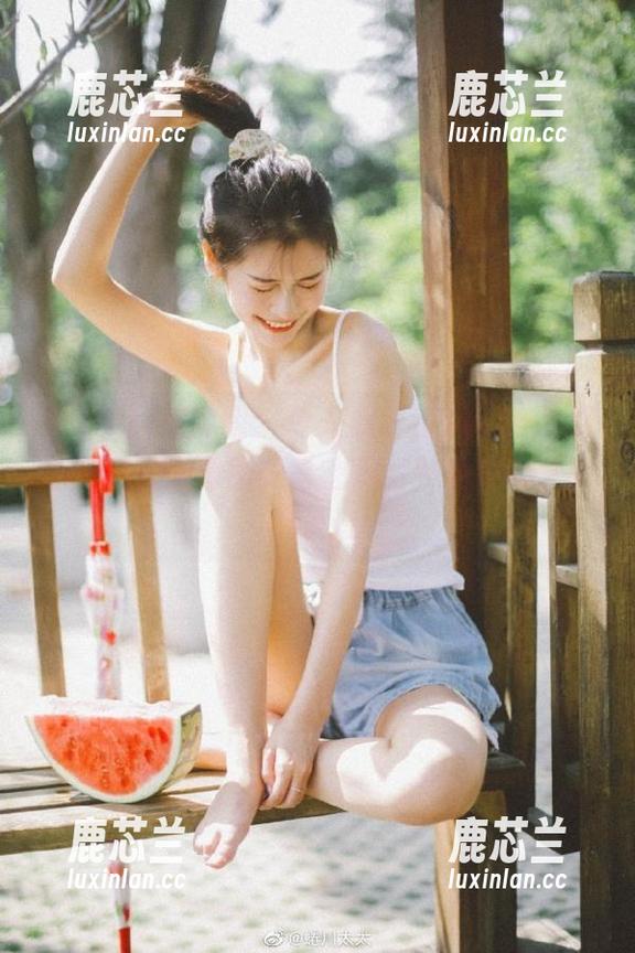 MyGirl美媛馆 - 令人心动的Vetiver嘉宝贝儿美腿套图，马上下载享受鲜活之美！.txt