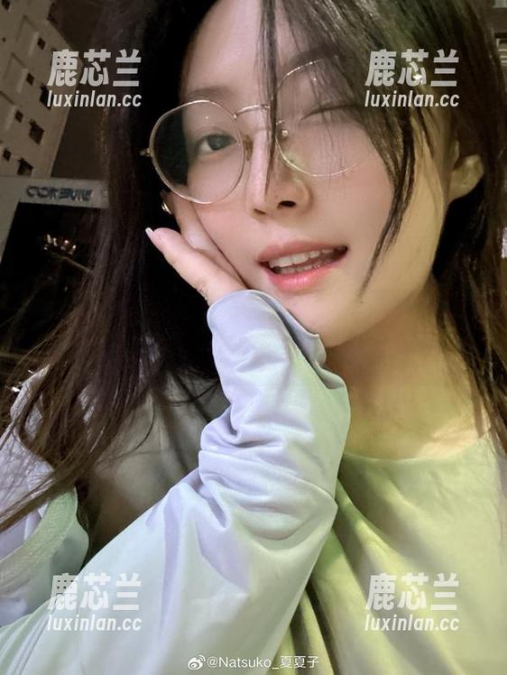 Natsuko夏夏子 来看看Natsuko夏夏子的清秋系列,让你的视觉盛宴与原图资源尽情碰撞!.txt