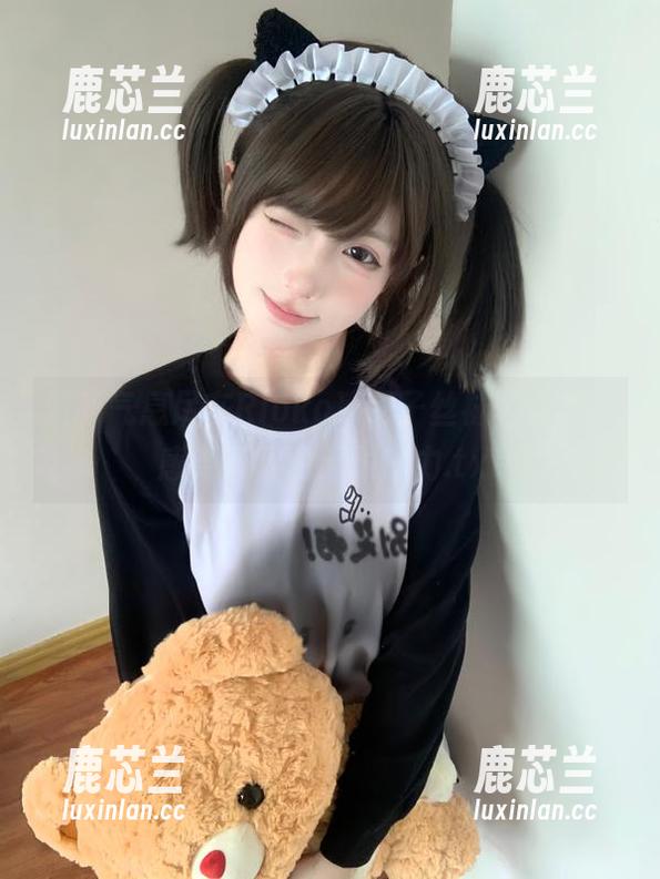清新气息尽在Rioko凉凉子丝袜写真集，感受青春的无限魅力.txt