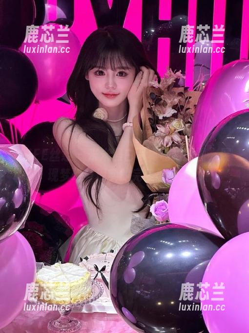 SIEE丝意 - 米米黑白写真私拍原图，展现梦幻与现实的完美融合.txt