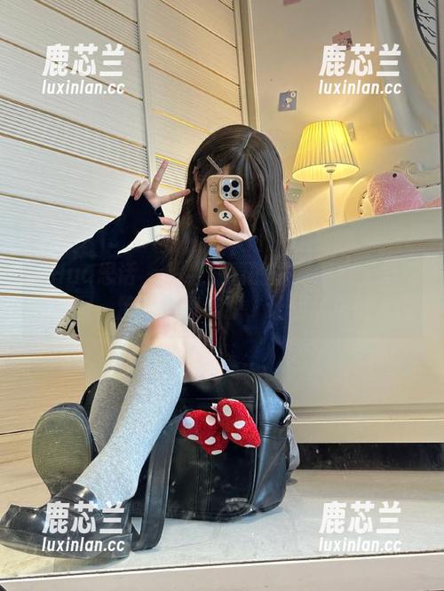 SiHua思话 - 超级好看的露露闺蜜上集写真套图，留下珍贵资源，让回忆永恒.txt