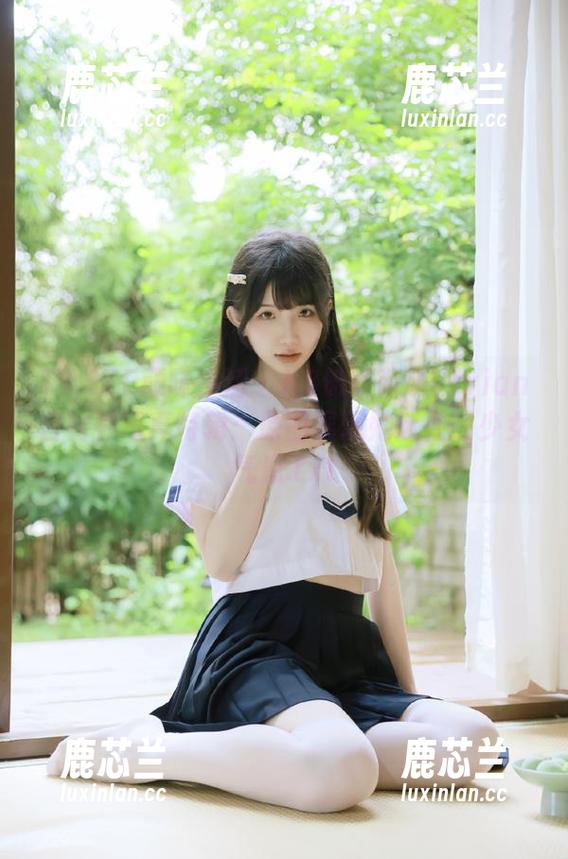 TASTE顽味生活 - K8傲娇萌萌Vivian白衬衫写真特辑：原图展现她迷人的少女气息.txt