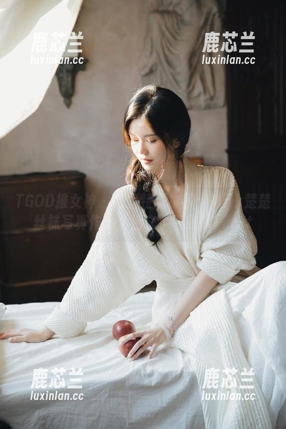 TGOD推女神 - 网盘特别推荐：Milk楚楚丝袜写真作品，别忘了下载哦！.txt