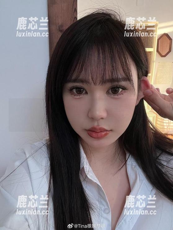 最新美图系列：Tina很妖孽呀揭秘妹妹在家的秘密，感受她不为人知的生活.txt