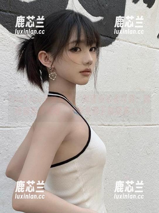 TouTiao头条女神 - 刘瑾希毛衣写真：独特视角及风格，快来免费下载欣赏.txt