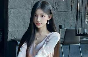 TouTiao头条女神 - 小小鱼倾情呈现吊带写真合集,展现她对于生活的独特视角.txt