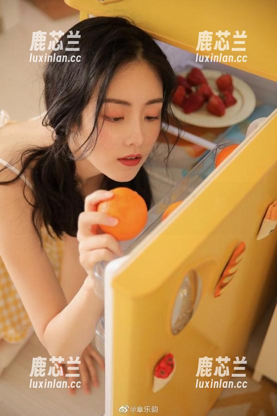 TouTiao头条女神 - 曲佑熙御姐私房作品专辑，探索她的艺术世界与灵感来源.txt