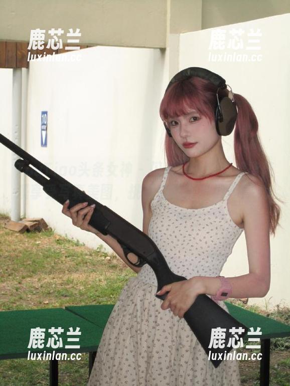TouTiao头条女神 - 闪耀天台！跟着梁芮溪享受写真美图，挑战自拍最高境界！.txt