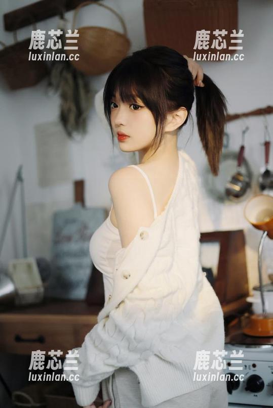 UGirls尤果网 - 乔依琳的旗袍图库，给你提供每一寸都值得炫耀的资源！.txt