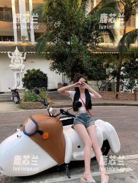 UGirls尤果网 - 乔依琳连衣裙私拍的原图分享，感受她在镜头前的真实美丽。.txt