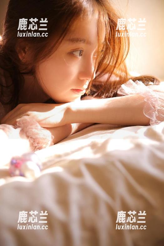 UGirls尤果网 - 跟随周妍希的脚步，畅游旅拍美图与独家图包的奇妙世界！.txt