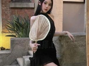 UGirls尤果网 - “修女”系列写真：杨漫妮呈现的独特视角，丰富原图免费下载任你选择.txt