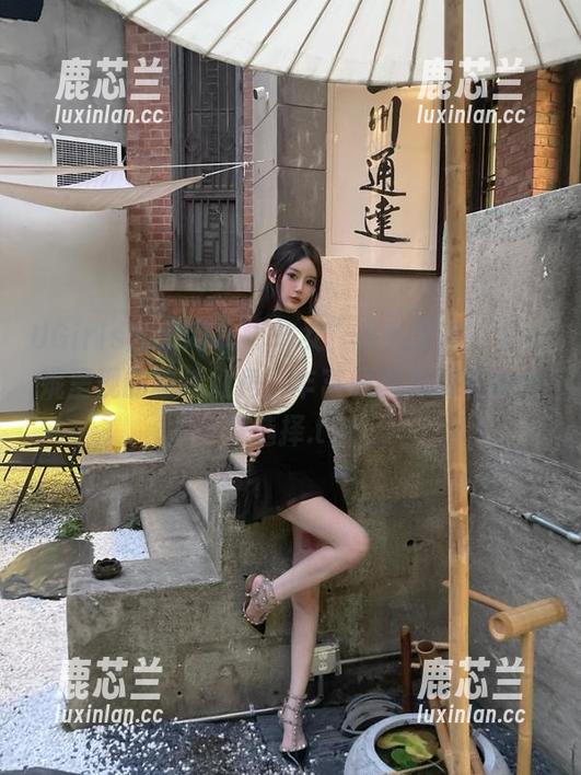 UGirls尤果网 - “修女”系列写真：杨漫妮呈现的独特视角，丰富原图免费下载任你选择.txt
