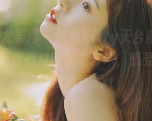 UGirls尤果网 - 欣杨Kitty天台最新图册分享：不容错过的视觉艺术，感受她的独特视角！.txt