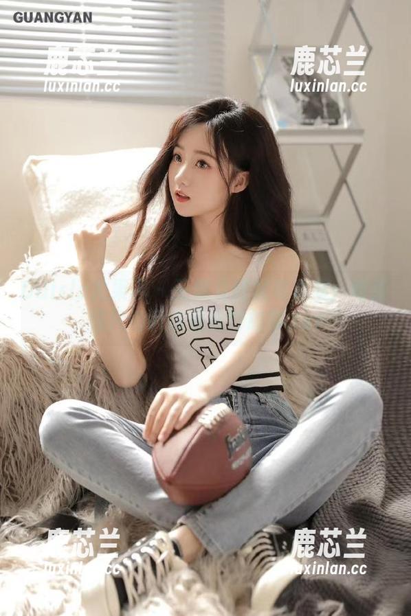 UGirls尤果网 - 王瑞儿红裙写真集：每张照片都诉说着独特故事.txt