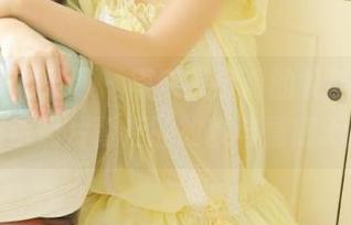 UGirls尤果网 - 探索艾小青的礼服美图，揭示照片背后的故事与情感.txt