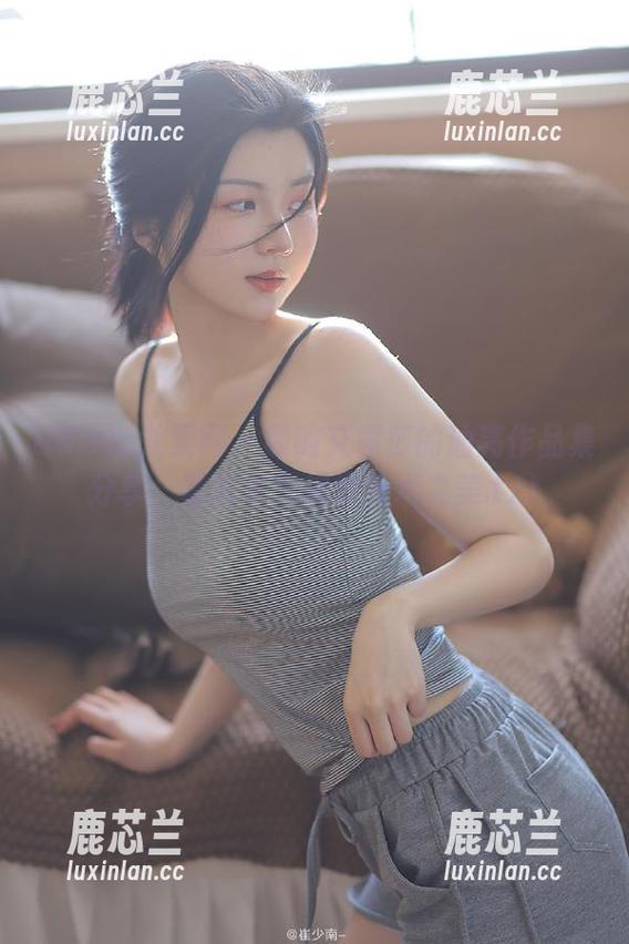 UGirls尤果网 - 领略艾霓莎的油亮作品集分享，重新定义视觉艺术之美.txt