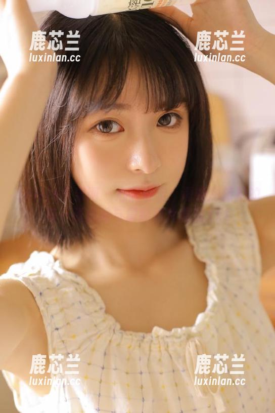 UGirls尤果网 - 心随镜走：谭晓彤旅拍的每一张原图与震撼图片展现.txt