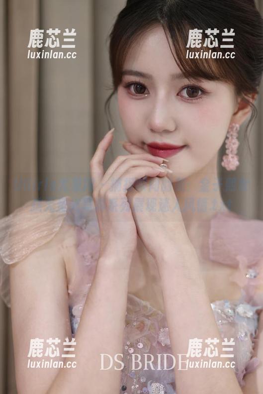 UGirls尤果网 - 捕捉瞬间的美：金子熙女孩无圣光写真系列展现迷人风情.txt