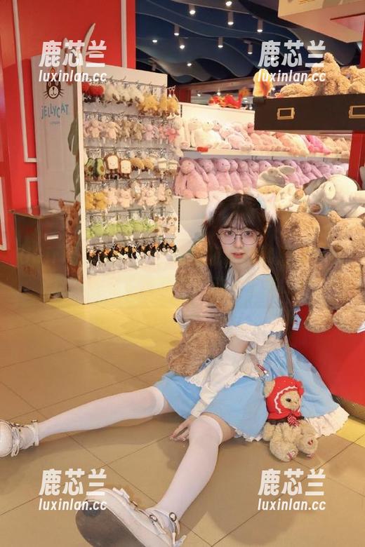 UGirls尤果网 - 拿起相机跟随韩恩美，捕捉户外私拍写真中的动人姿态.txt